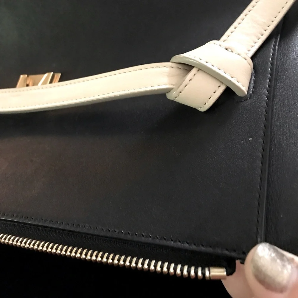 ✨ CELINE ✨ Bicolor Belt Bag - Black and Cream - Stunning and Timeless - Picture 10 of 12